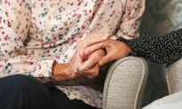 COVID Vaccine Mandate in English Care Homes Linked to Major Staff Reductions: Report